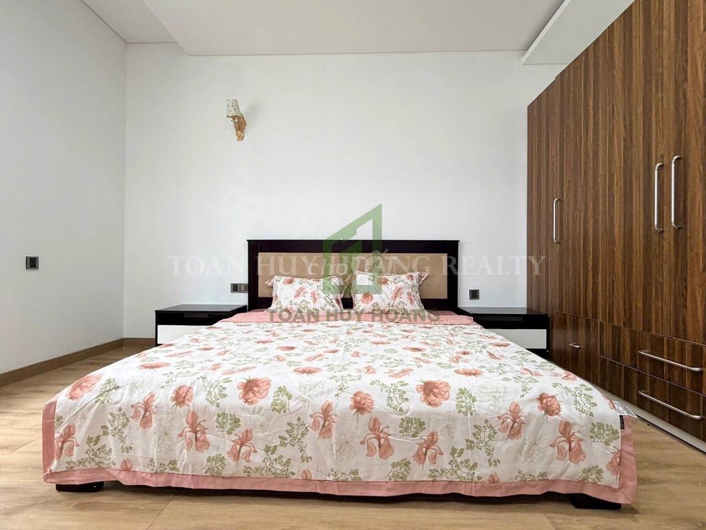 Дом, 4 спальни · 180 м² 5