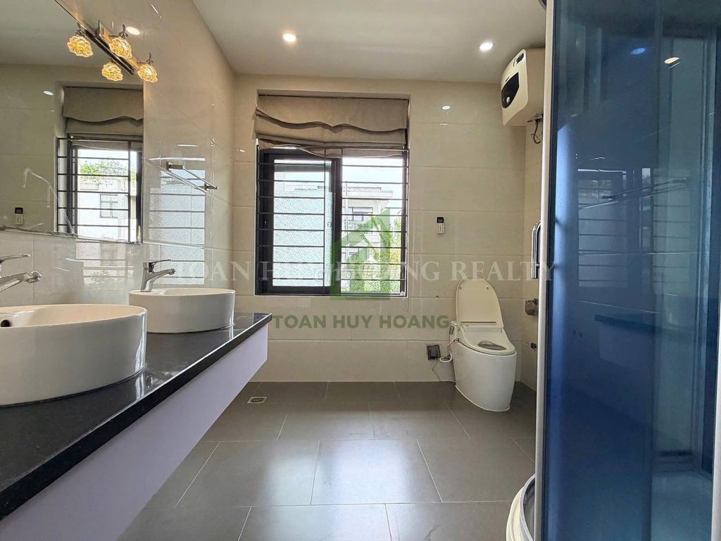 Дом, 4 спальни · 180 м² 9