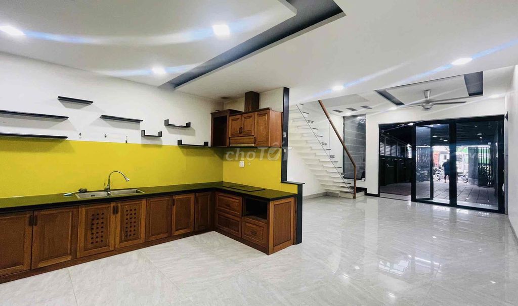 Дом, 3 спальни · 150 м² 2