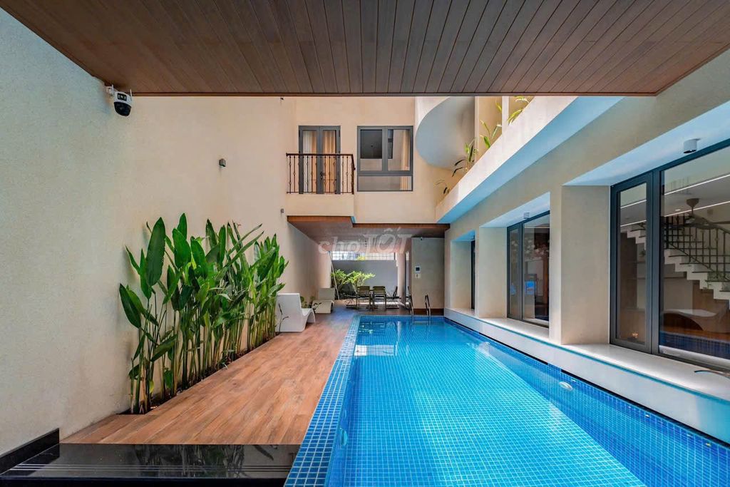 Дом, 6 спален · 250 м²