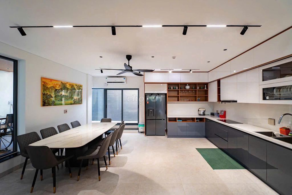 Дом, 6 спален · 250 м² 5