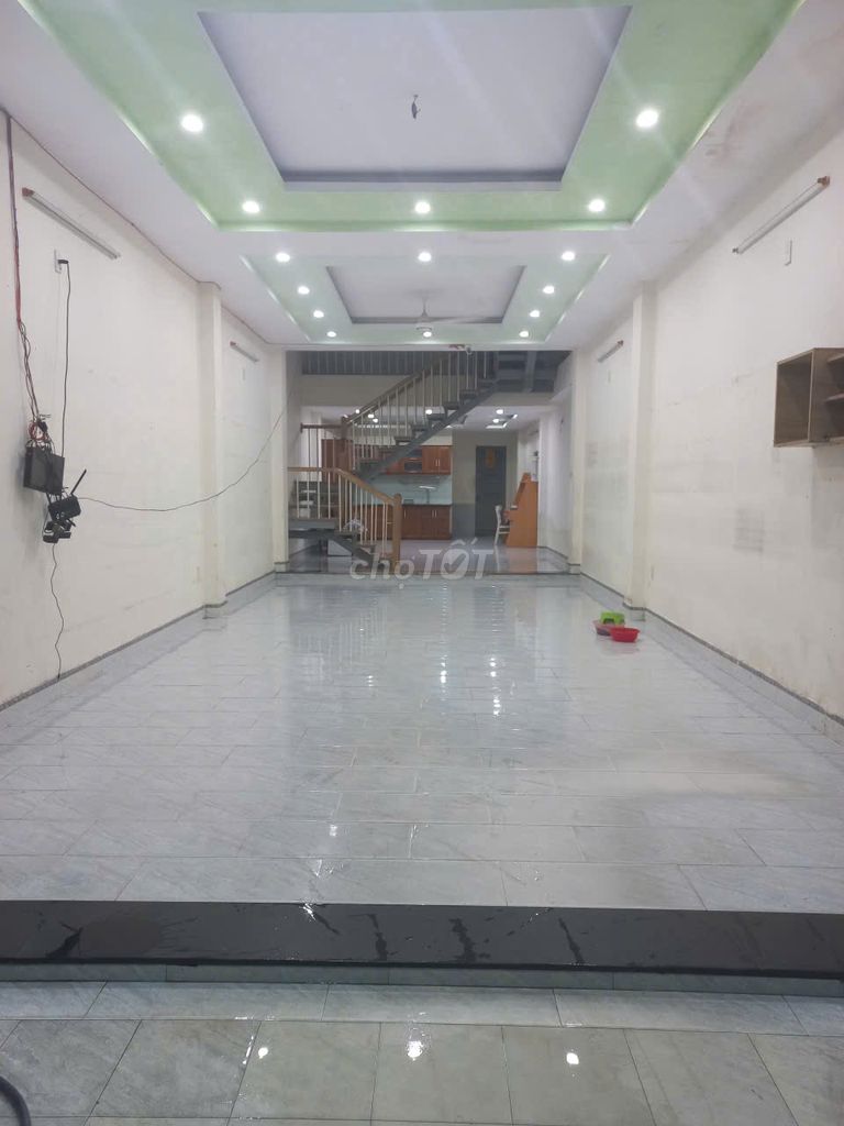 Дом, 2 спальни · 80 м²