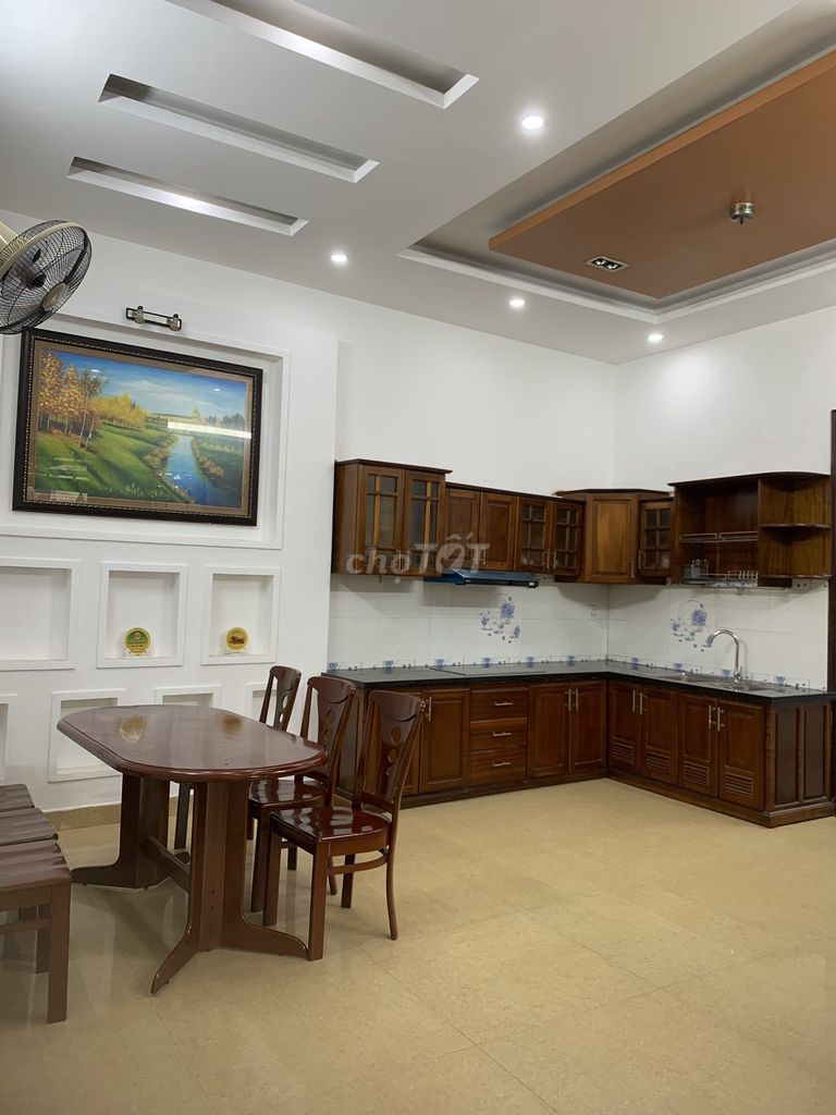Дом, 3 спальни · 190 м² 3