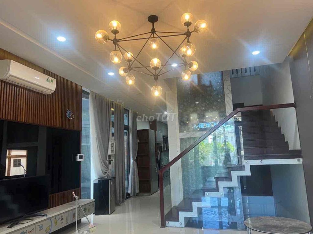 Дом, 5 спален · 190 м² 2
