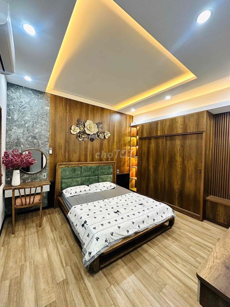 Дом, 3 спальни · 80 м²