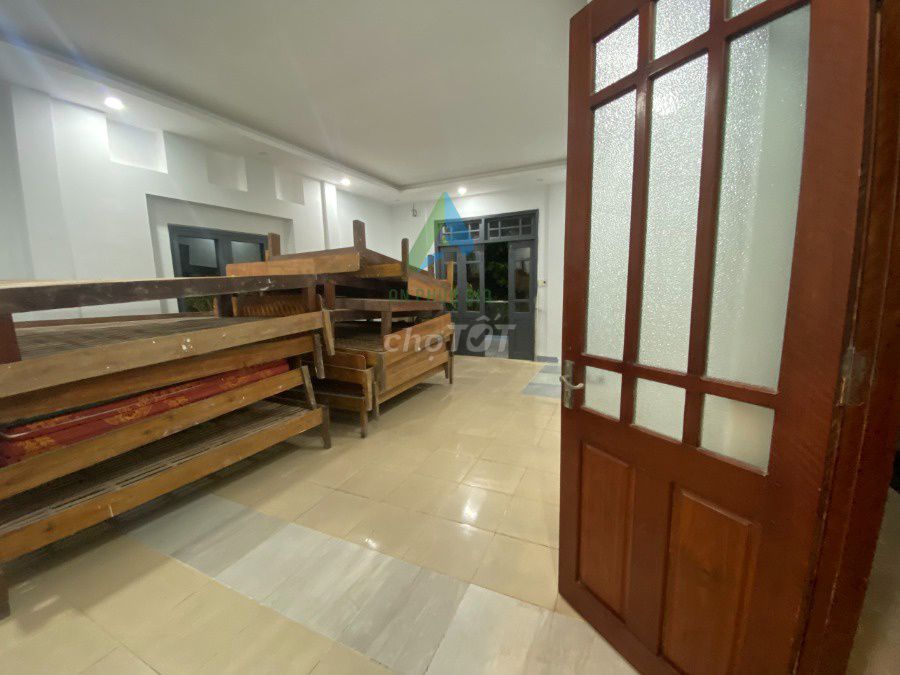 Дом, 11 спален · 240 м² 3