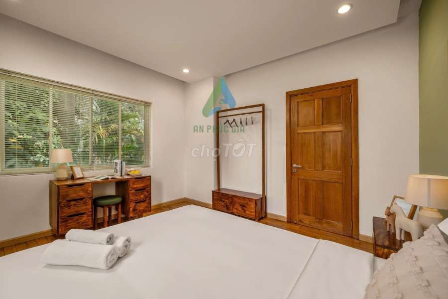 Дом, 4 спальни · 250 м² 4