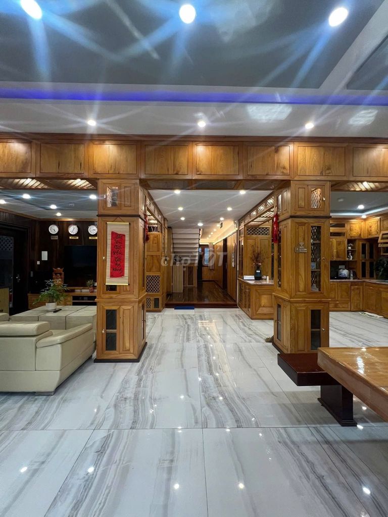 Дом, 7 спален · 300 м² 2