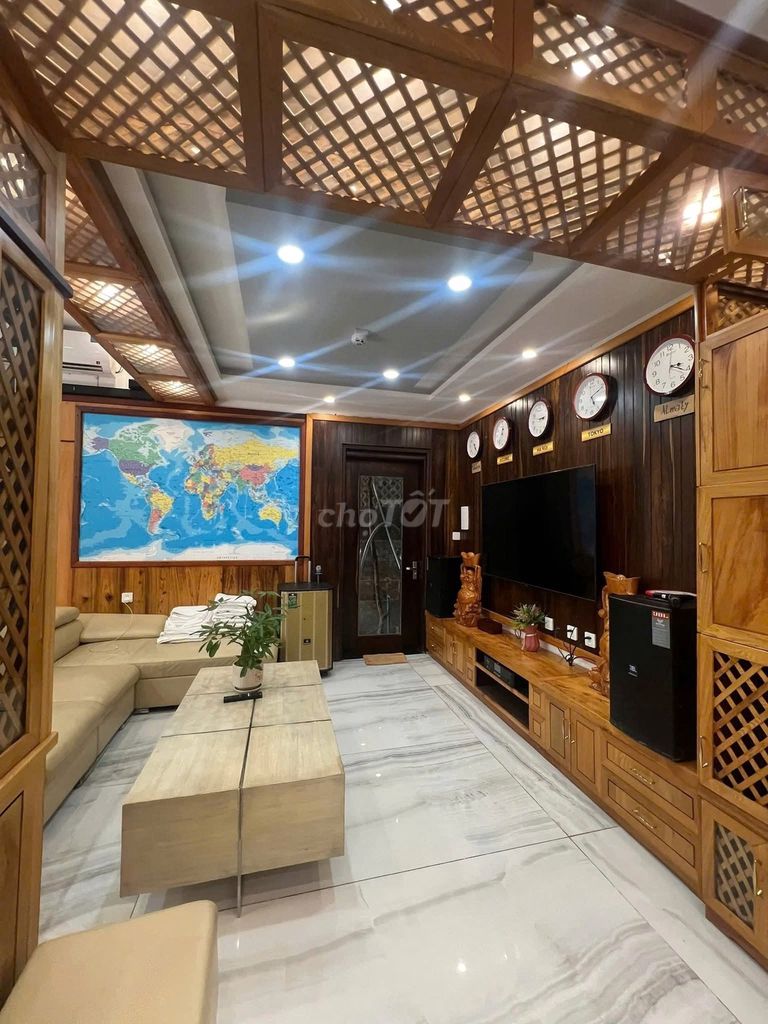 Дом, 7 спален · 300 м² 3