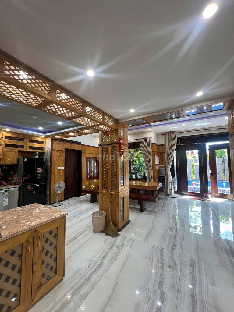 Дом, 7 спален · 300 м² 7
