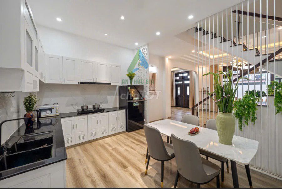 Дом, 5 спален · 230 м² 6