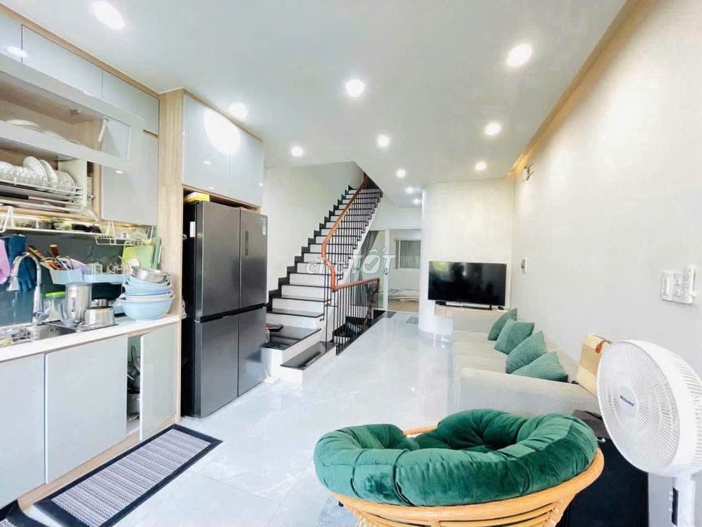 Дом, 3 спальни · 220 м² 2