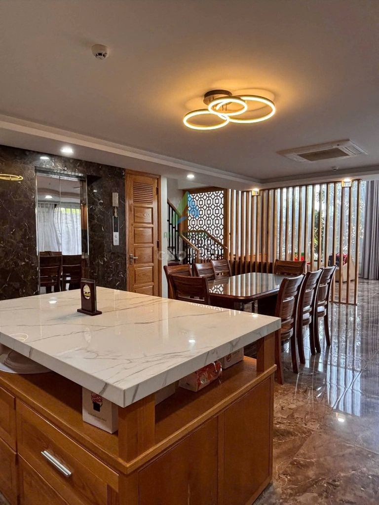 Дом, 4 спальни · 200 м² 4