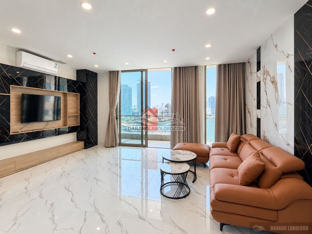 Квартира, 2 спальни · 114 м²