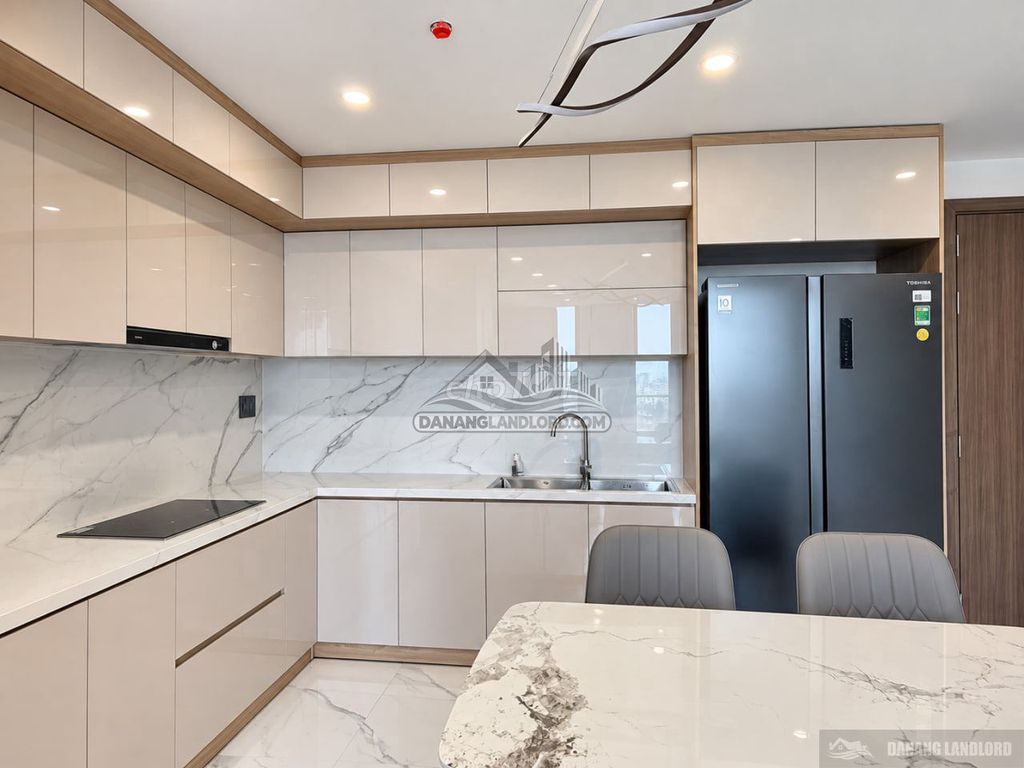 Квартира, 2 спальни · 114 м² 4