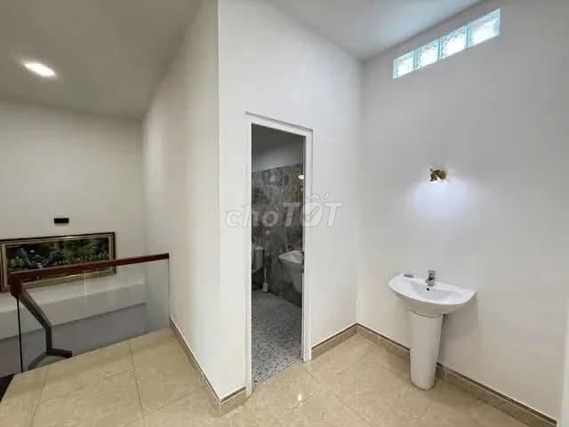 Дом, 3 спальни · 140 м² 2