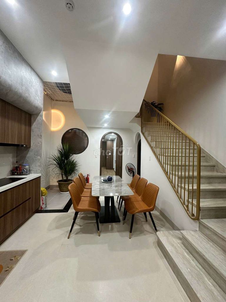 Дом, 6 спален · 100 м² 2