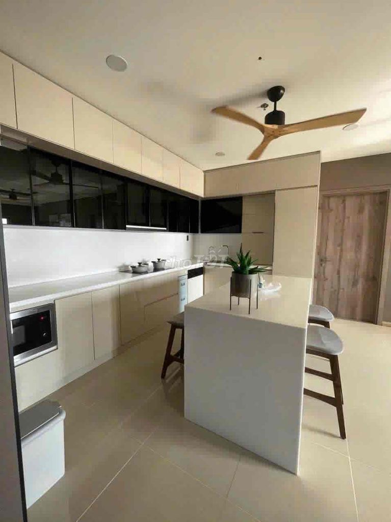 Квартира, 3 спальни · 100 м² 9