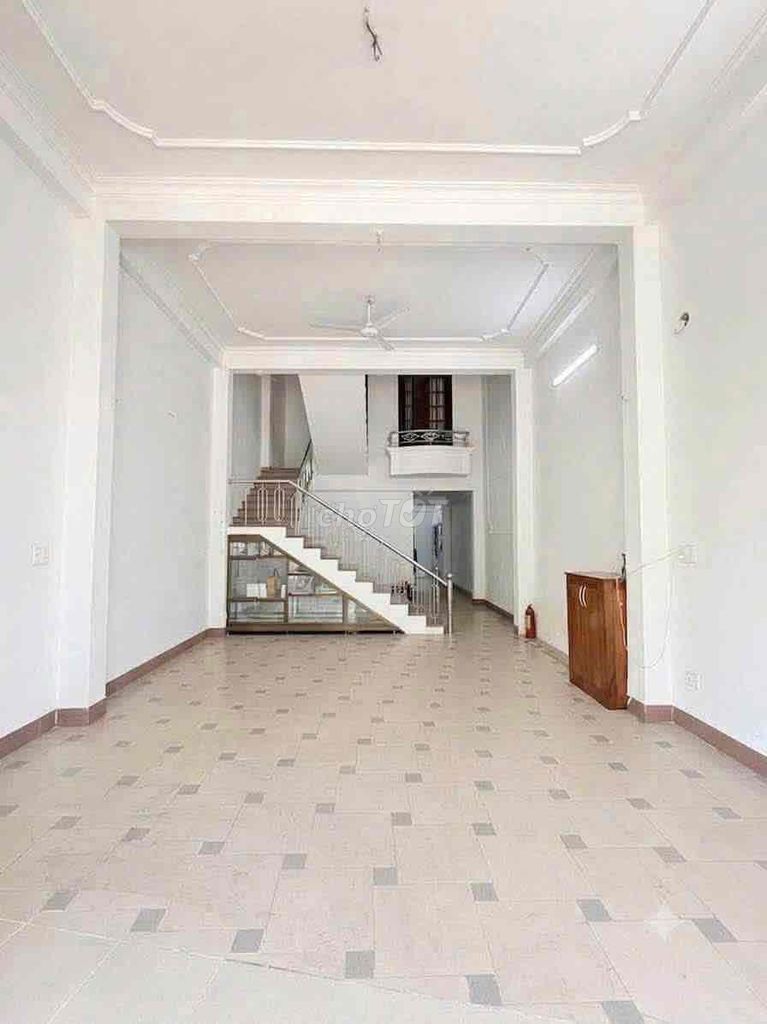 Дом, 3 спальни · 100 м²