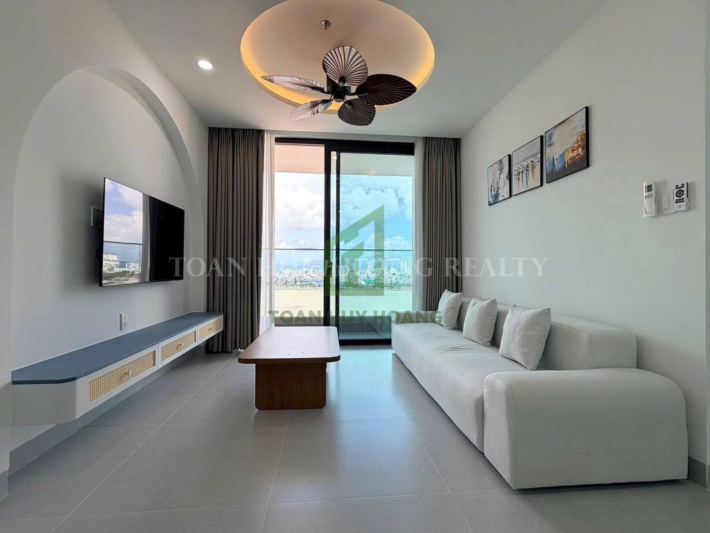 Квартира, 3 спальни · 90 м²