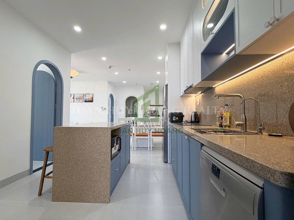 Квартира, 3 спальни · 90 м² 2