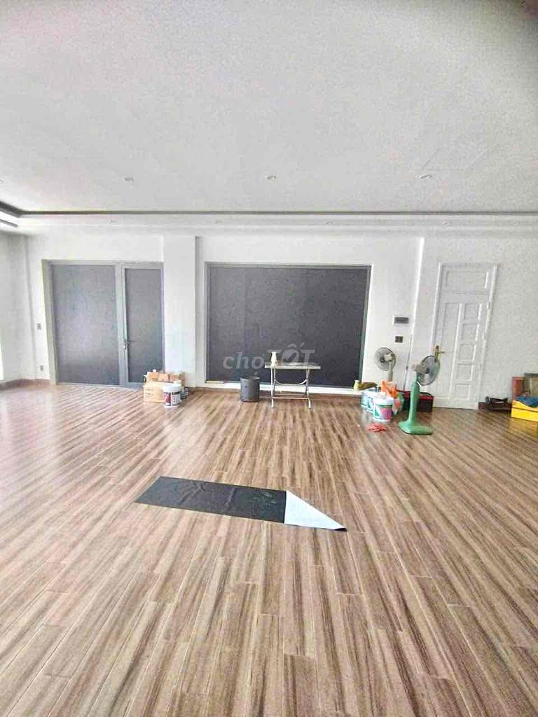 Дом, 1 спальня · 120 м²