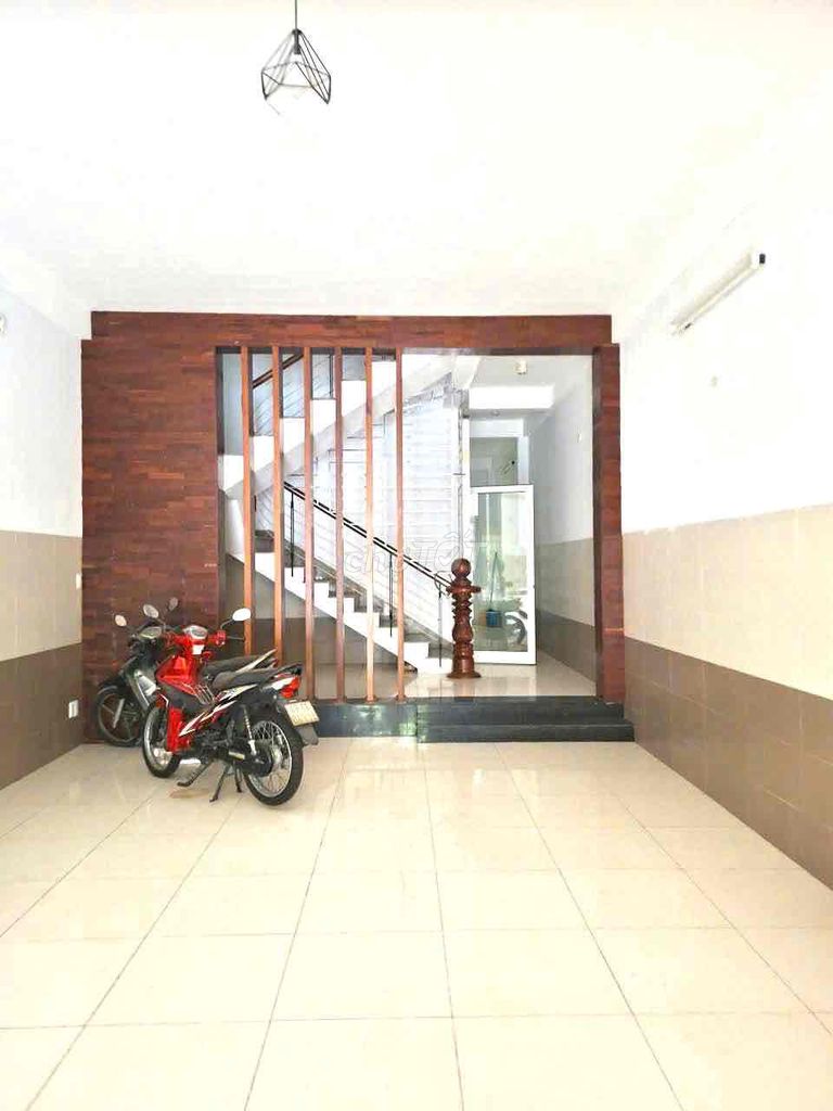 Дом, 6 спален · 100 м² 3