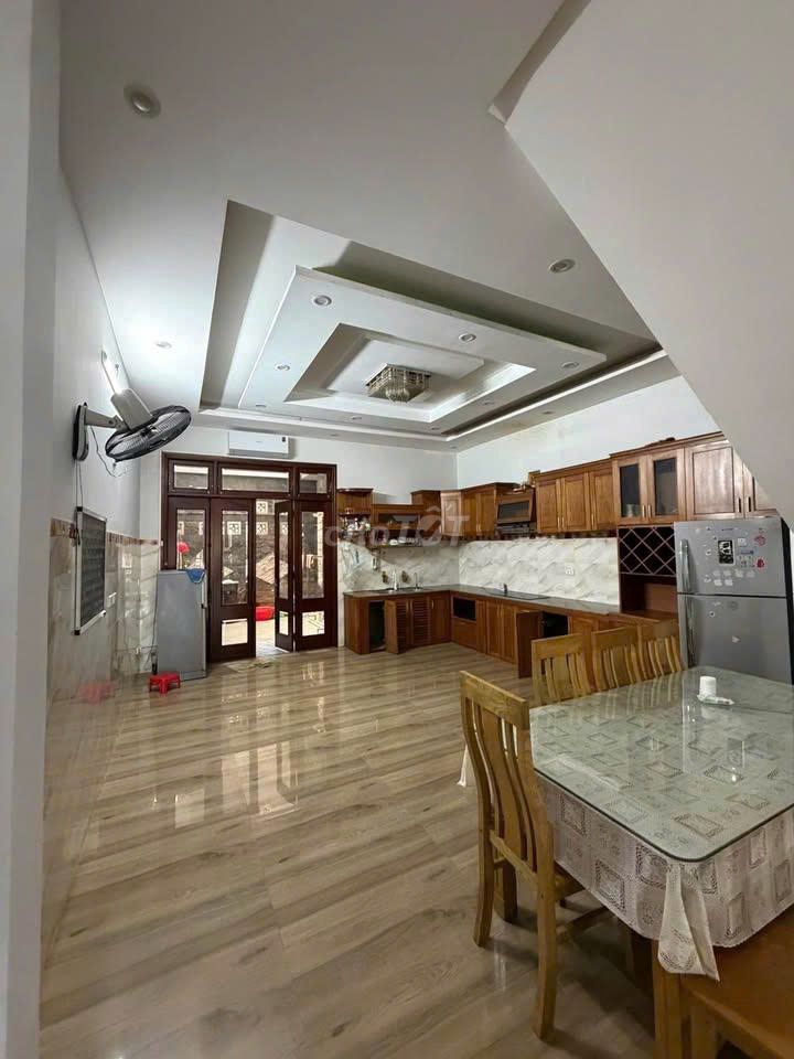 Дом, 4 спальни · 100 м² 2