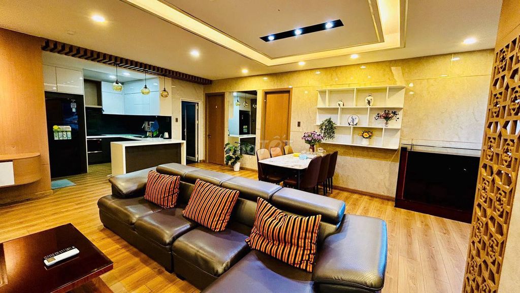 Квартира, 3 спальни · 130 м² 6