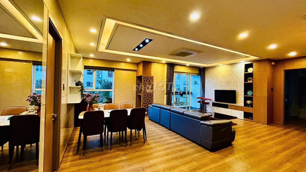 Квартира, 3 спальни · 130 м² 8