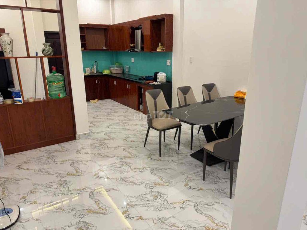 Дом, 5 спален · 140 м² 2