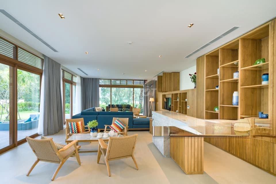 Дом, 4 спальни · 1200 м² 4