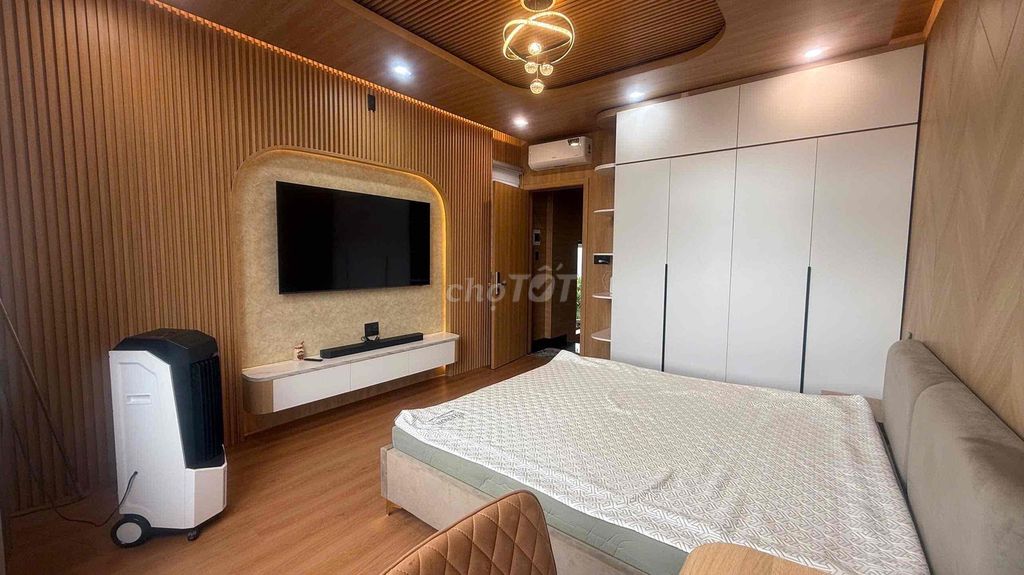 Дом, 3 спальни · 200 м² 3