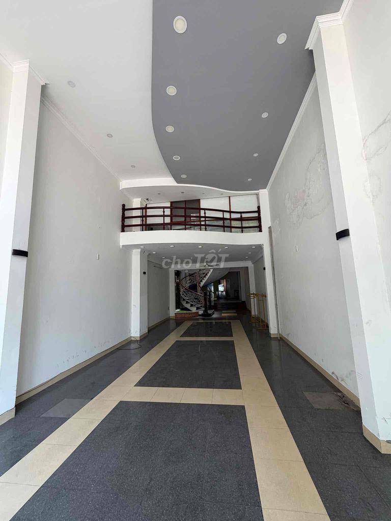 Дом, 10 спален · 142 м²