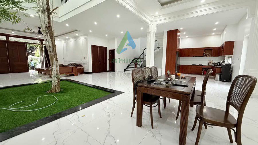 Дом, 5 спален · 325 м² 4