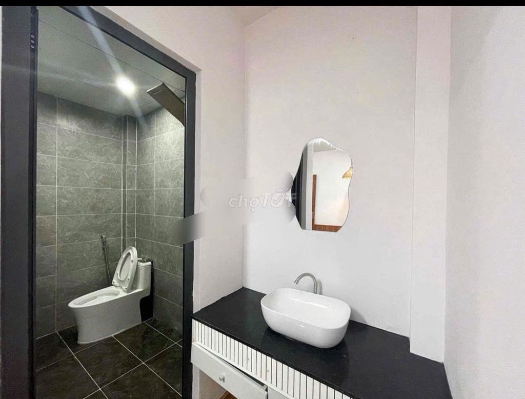 Дом, 11 спален · 305 м²