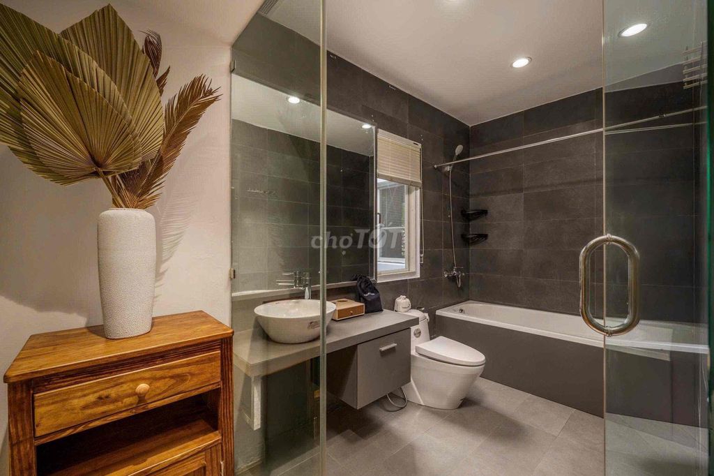 Дом, 4 спальни · 250 м² 4