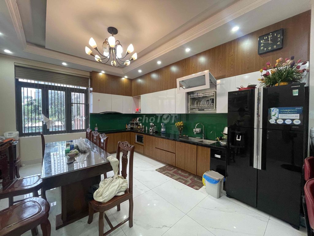 Дом, 5 спален · 81 м² 5