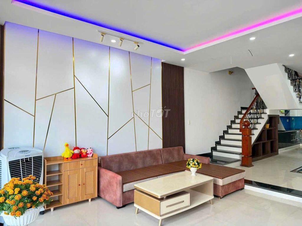 Дом, 5 спален · 100 м² 4