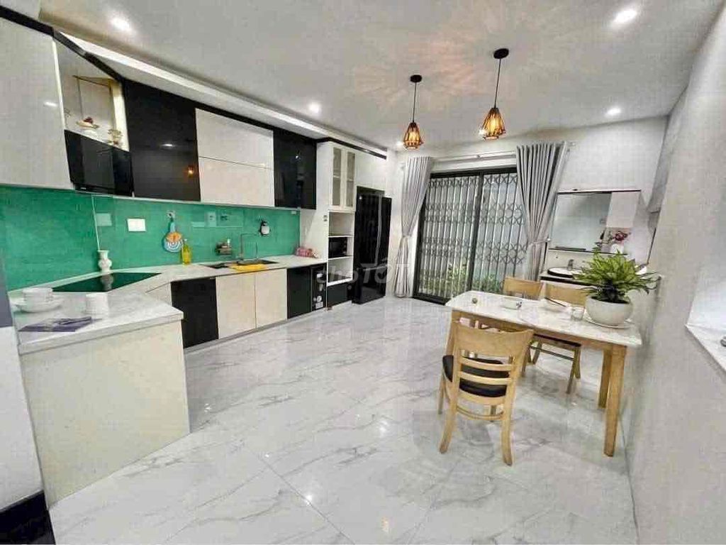 Дом, 4 спальни · 50 м²