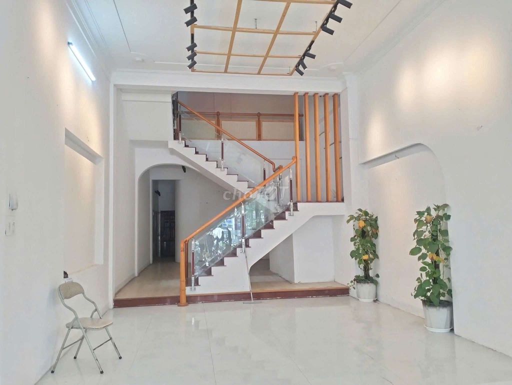 Дом, 5 спален · 90 м²