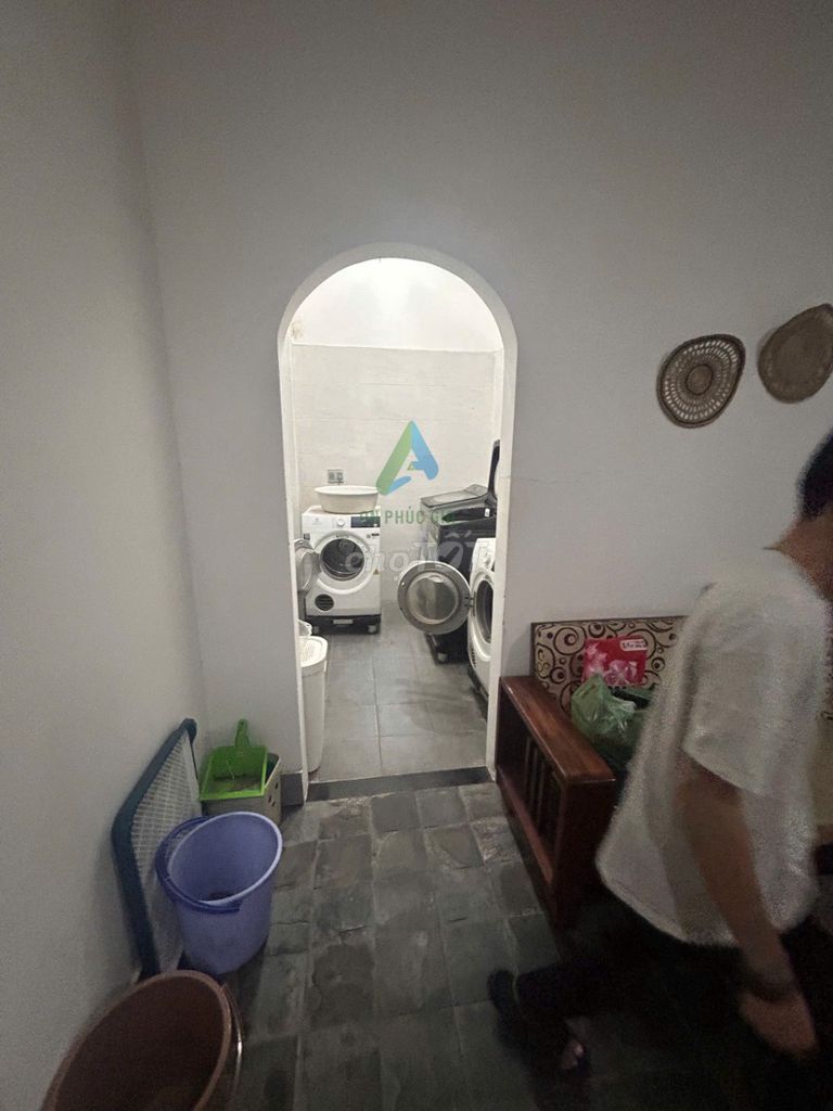 Дом, 11 спален · 144 м²