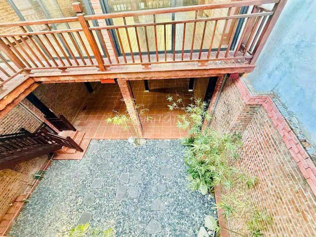 Дом, 3 спальни · 172 м²