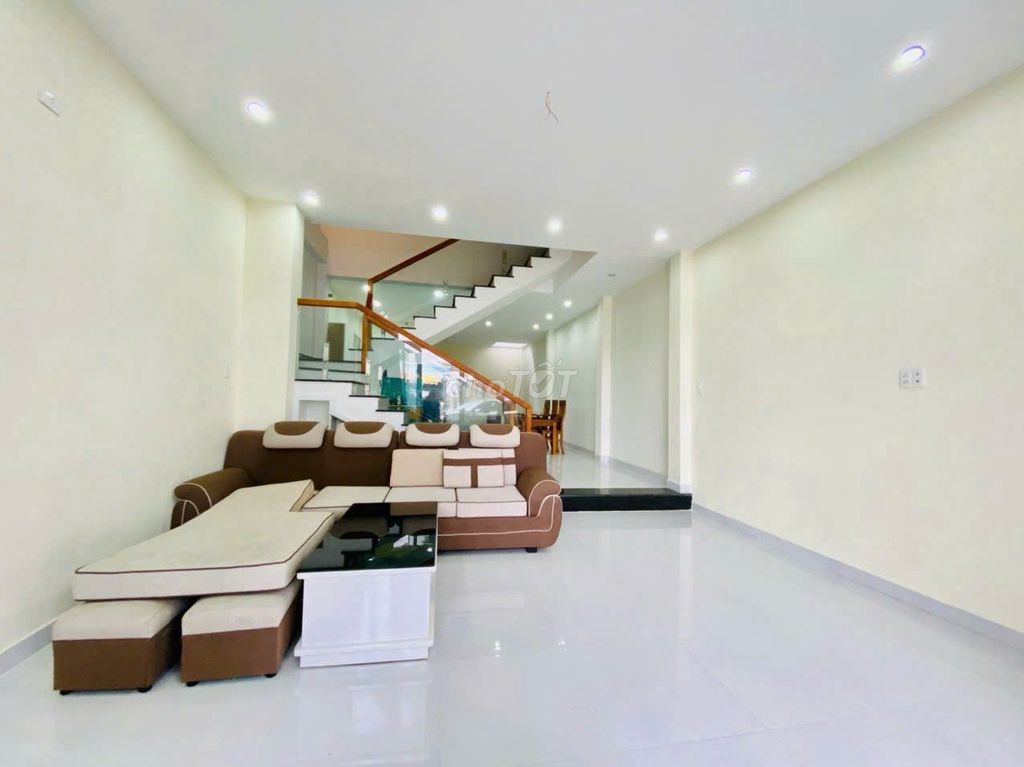 Дом, 5 спален · 80 м²