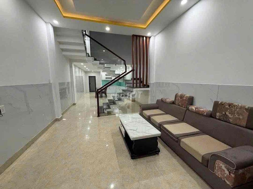 Дом, 4 спальни · 75 м²