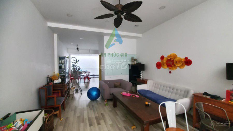 Дом, 3 спальни · 140 м² 2