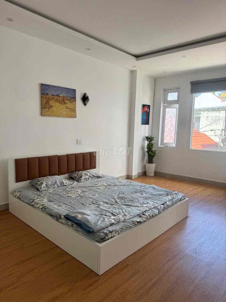 Дом, 4 спальни · 100 м²