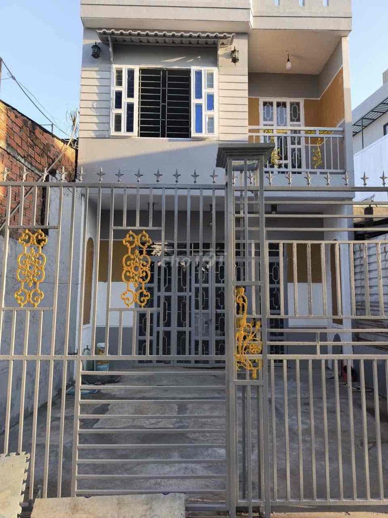 Дом, 3 спальни · 100 м²