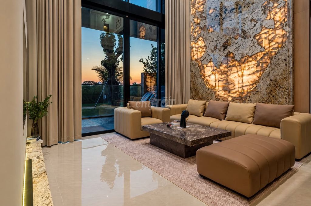 Дом, 6 спален · 300 м² 10