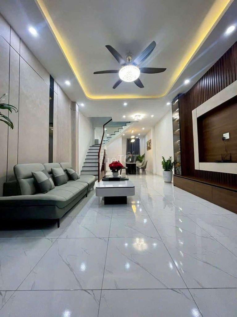 Дом, 5 спален · 55 м²